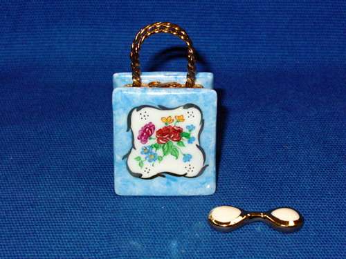 BLUE CASE W/EYEGLASSES